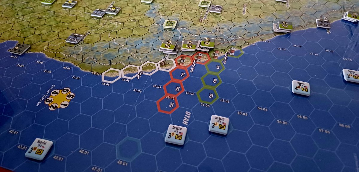 vanlast2's tweet photo. #SCS #StandardCombatSeries
#DayOfDays #UTAH
Tras los paracaidistas, el turno 1 tiene una fase especial de bombardeo naval sobre los strongpoints. También un grupo de 10 bombarderos hacen su trabajo. Se producen algunas pérdidas de pasos y desorganización. https://t.co/DrcZStEfTj