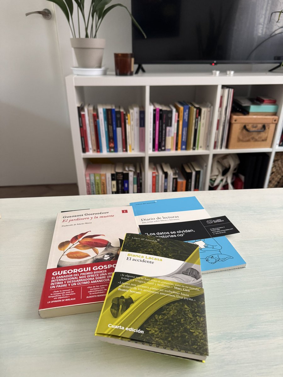 Volviendo a la rutina y añadiendo libros a mi biblioteca personal en <a href="/libro_imposible/">El Libro Imposible</a> 📚