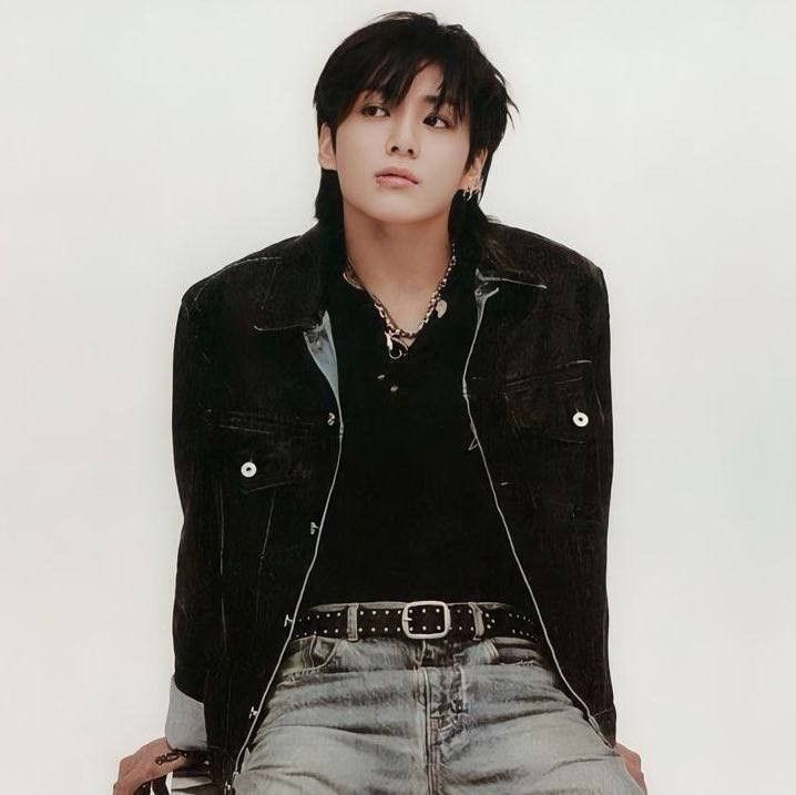 TheePopCore's tweet photo. Jungkook’s “GOLDEN” has officially surpassed 6 BILLION streams on Spotify, becoming the FIRST and ONLY album by an Asian soloist to achieve this milestone. 

— It also stands as the fastest studio album by any Asian act to reach this record-breaking mark. https://t.co/GaBxpWgNNk
