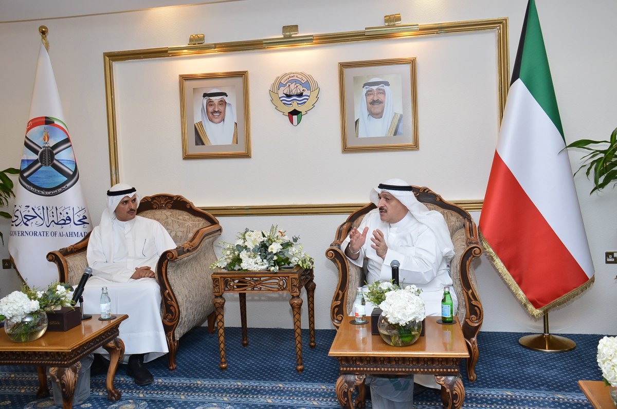 Alahmadi_kuwait's tweet photo. بدعوة من معالي محافظ الأحمدي فـي ديوان عام المحافظة.
لقاء مفتوح بين معالي وزير الصحة وأهالي محافظة الأحمدي

- استمع إلى متطلباتهم واحتياجاتهم الصحية للوقوف على أبرز المعوقات والعمل على تذليلها وإيجاد الحلول العاجلة لها

- أشاد الحضور بمبادرة معالي المحافظ بتنظيم هذا اللقاء المثمر https://t.co/8jMcB2VaX0