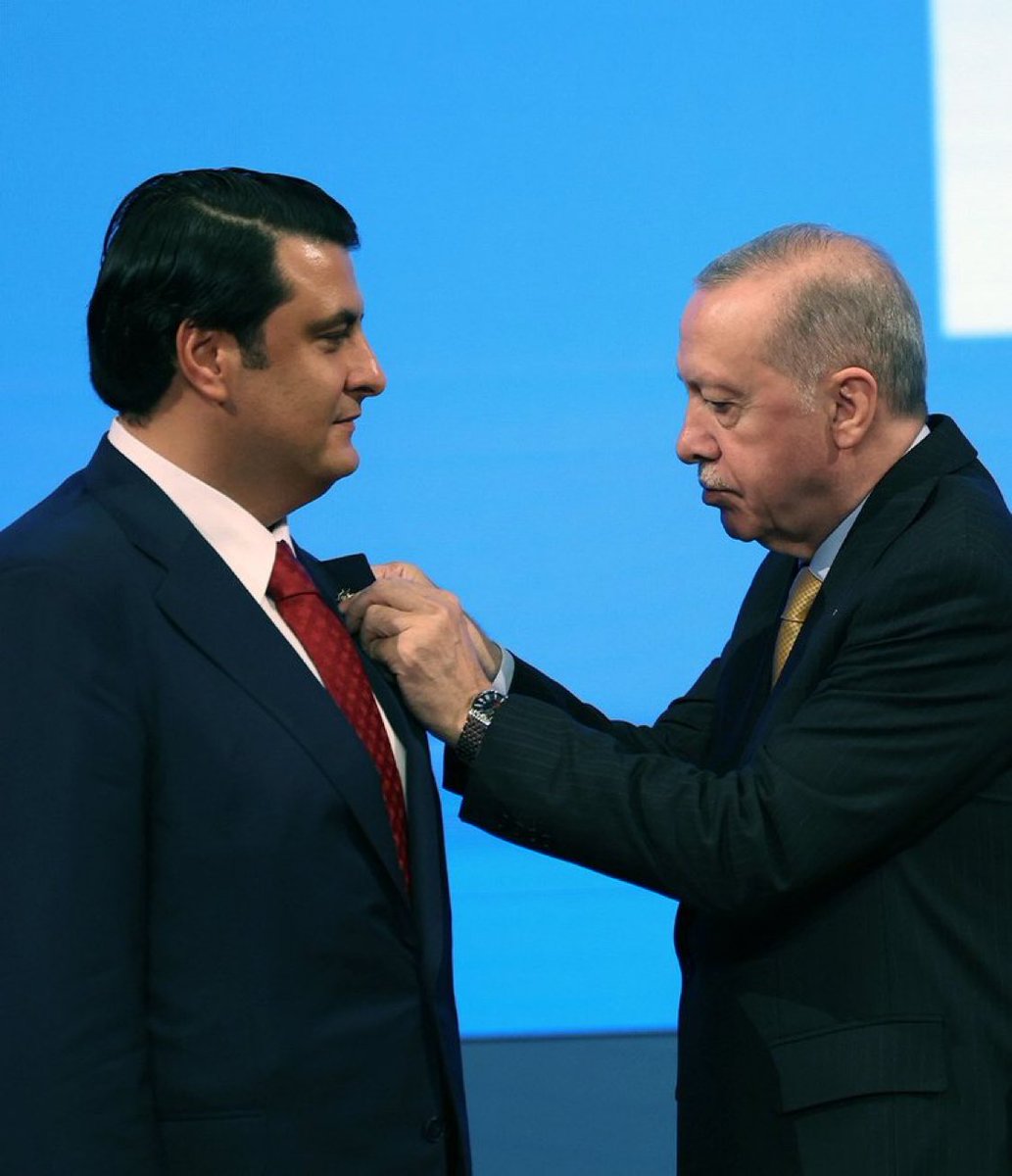 CHP'den AK Parti'ye geçen Şehitkamil Belediye Başkanı Umut Yılmaz:  

"Erdoğan, sadece Türkiye'nin değil dünyanın lideridir."