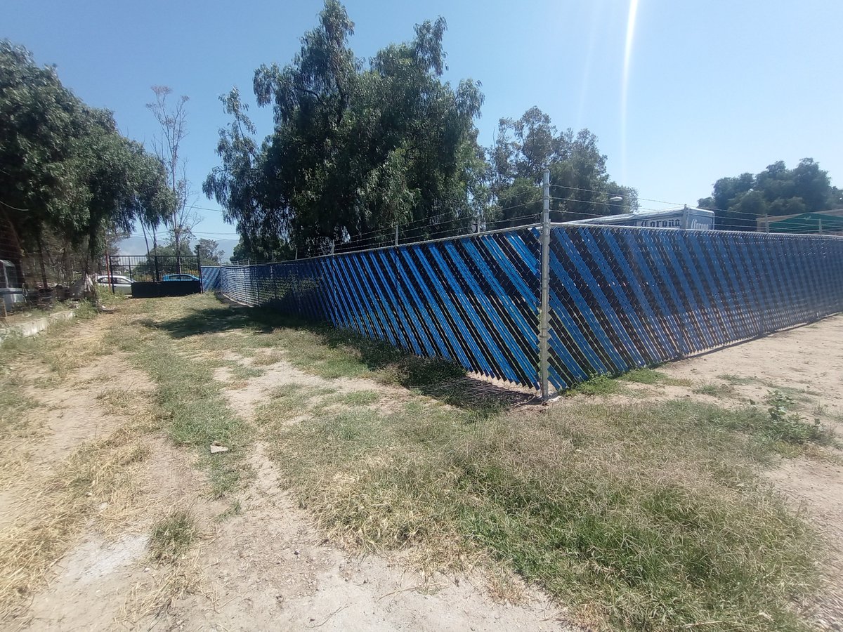 Amigos, estoy vendiendo un terreno de 120m2 muy cerca de las Albercas Ejidales de San Vicente Chicoloapan.
Valor total $400,000
Enganche del 50% y el resto en mensualidades