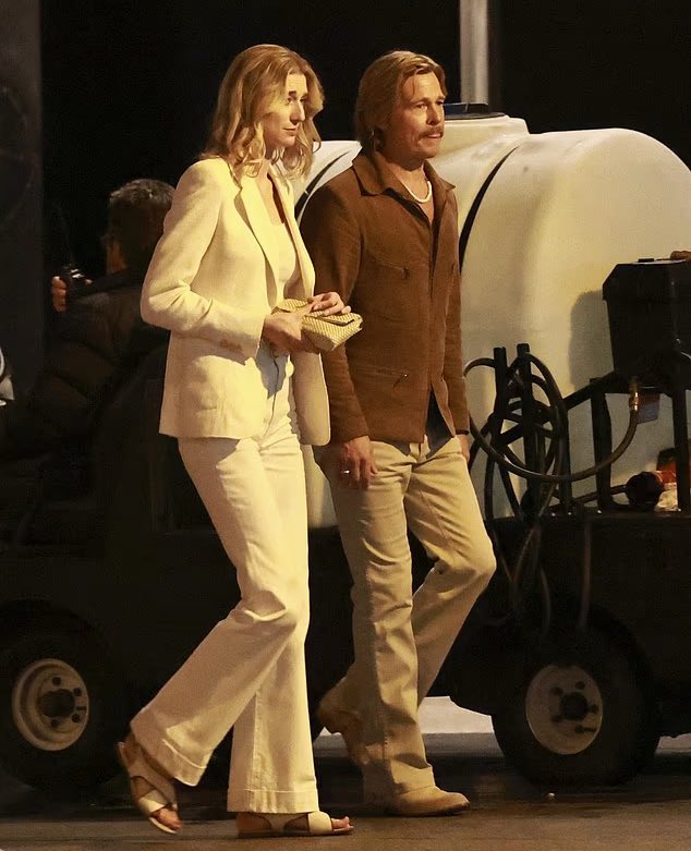 Gy0CwdtX0AAnoie?format=jpg&name=900x900 Brad Pitt and Elizabeth Debicki Captured on 'TAOCB' Filming Location!