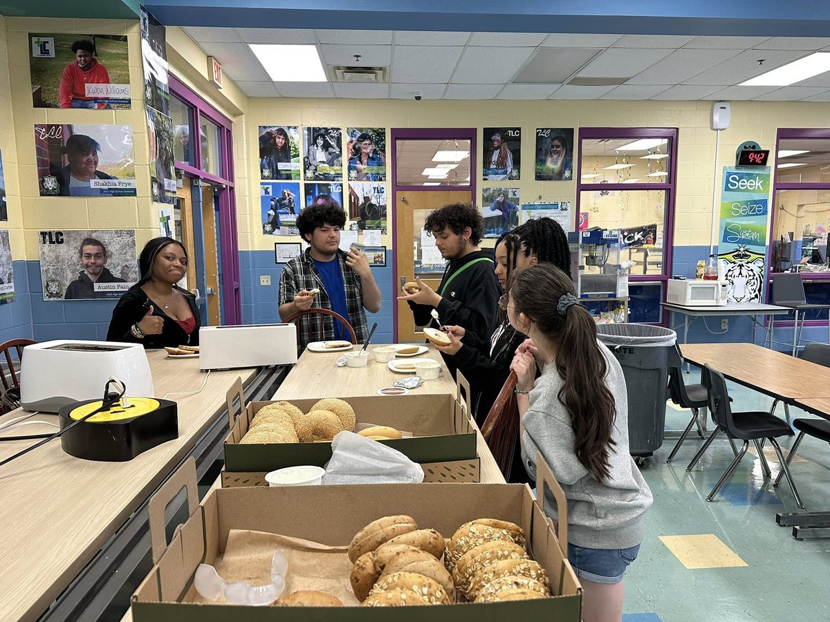 TLCWhiteTiger's tweet photo. Yesterday we had our first annual TLC senior conference! Our students learned all about FCPS Portrait of a Graduate and how to be a leader. Special thanks for Shamiah Booker, Dr. Soraya Matthews, and Bianca Cunningham for being our guest speakers. https://t.co/WFRPtclmyR