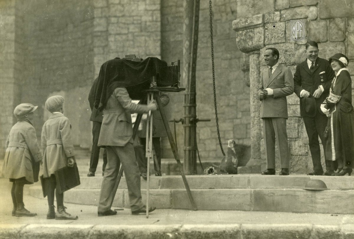 Mary takes a tour of one of Doug's magnificent sets at their studio.

#marypickford #douglasfairbanks #unitedartists #hollywoodlegends
