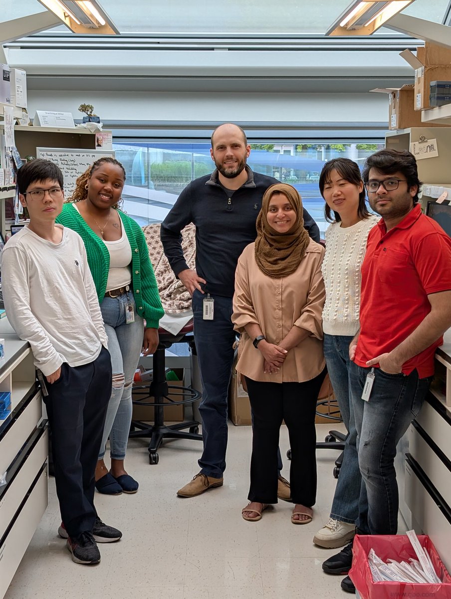 WordenEvan's tweet photo. So many bittersweet emotions as I bid farewell to my first graduate student Dr. @LeenaKariapper. Congratulations on completing your PhD and best of luck! We will miss you! https://t.co/S8xT6xggnW