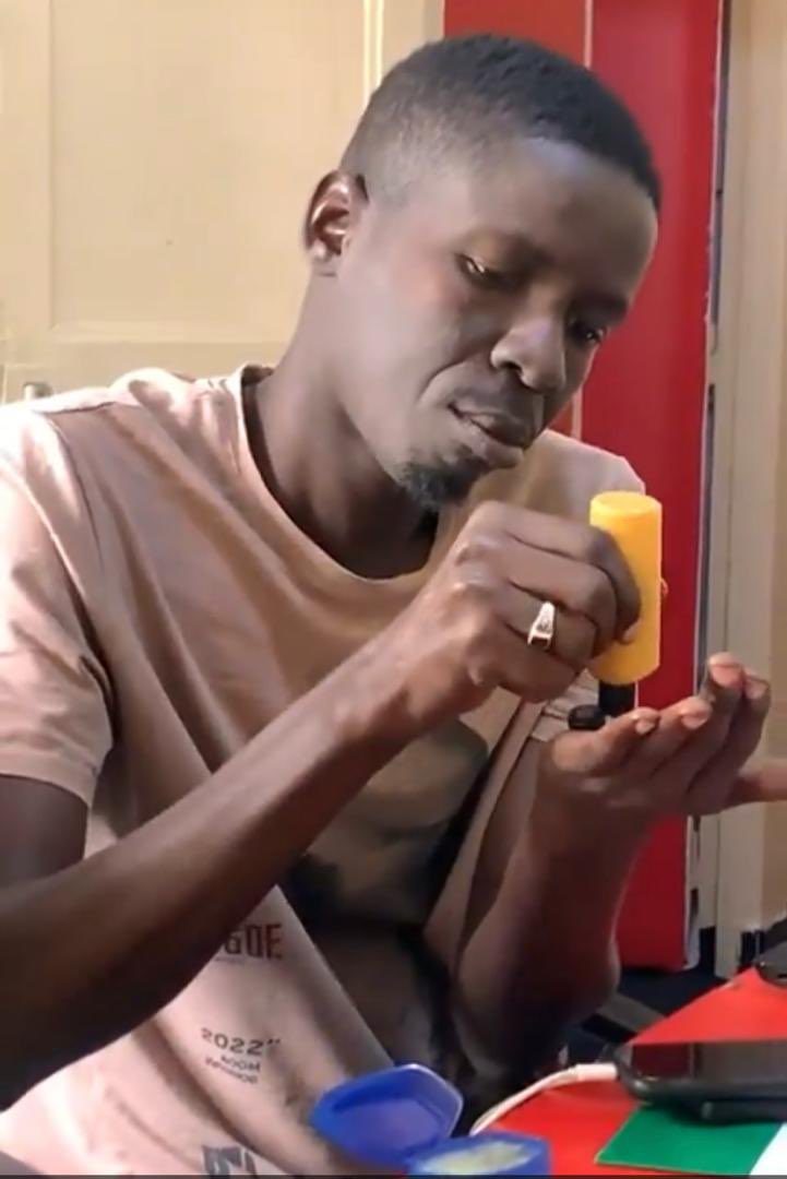 📌L'affaire ArcelorMittal État du Sénégal je vous explique en résumé 😁...

Le Sénégal dispose Un réserve de 750 Millions de tonnes de Fer à Falémé
L'entreprise qui était chargée à l'exploitation de cette mine n'a pas respecté ses engagements Gnou Dem chambre de commerce de Paris