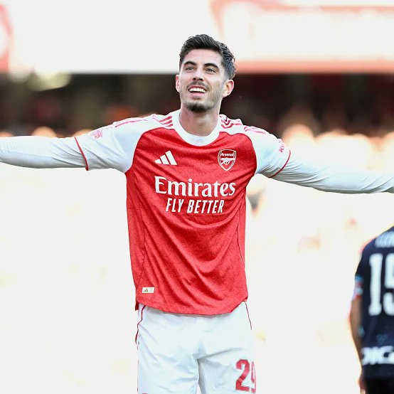 DirectfootOff's tweet image. 🚨DERNIÈRE HEURE:

L'international allemand et joueur d'Arsenal Kai Havertz 🇩🇪 s'est blessé au genou pour un moment indéterminé. D'autres examens doivent se faire afin de déterminer avec exactitude la gravité de sa blessure. Gros coup dur pour les Gunners! 🏥

( @David_Ornstein )