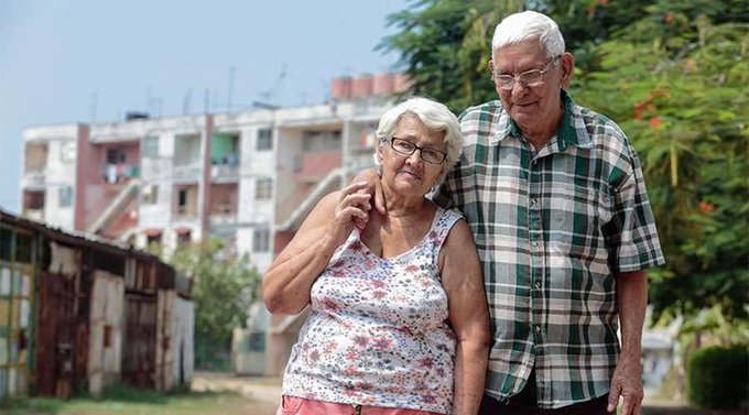 LuisaFyF's tweet photo. A partir de mañana será efectivo, de manera adelantada, el cobro del incremento parcial de pensiones para jubilados y pensionados en #Cuba.
#CubaVencerá https://t.co/DJl88TiT4S