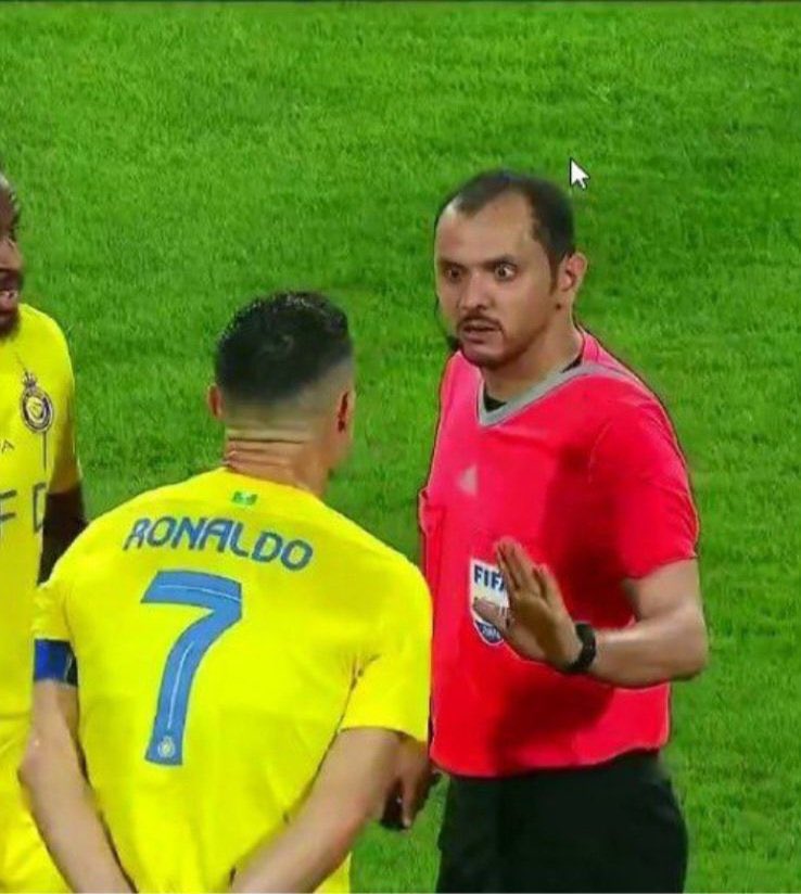 الله يكفينا شره و شر من ارسله اللهم اشغله في

نفسه و ابعده عنا 

#الهويش_مرفوض_في_النهائي