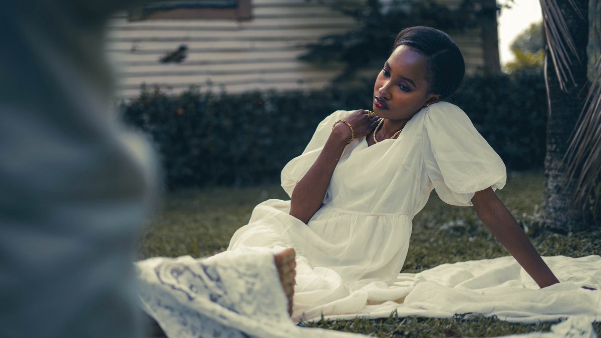 dɛn na wo bɛ yɛ?

riju.lnk.to/HoldMeClose