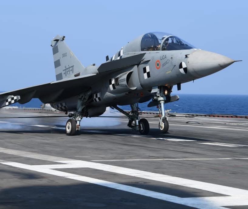 🚨🇮🇳 L’Inde a validé un contrat de 7,4 milliards de dollars pour l’acquisition de 97 avions de chasse Tejas Mk1A auprès de l’avionneur public HAL. Cette nouvelle commande s’ajoute aux 83 appareils déjà achetés en 2021, portant à 180 le nombre total de Tejas Mk1A destinés à