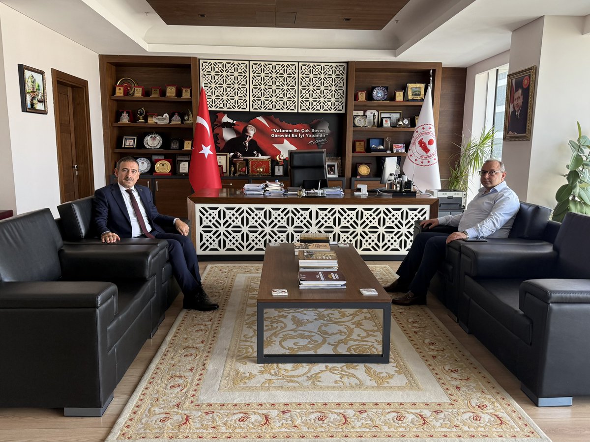 Esenyurt Kaymakamlığı (@tcesenyurt) on Twitter photo Bakırköy Kaymakamı Sayın Recai Karal, Kaymakamımız Sayın <a href="/CobanogluF/">Fatih Çobanoğlu</a>’nu makamında ziyaret etti. Bakırköy Kaymakamı Sayın Recai Karal, Kaymakamımız Sayın <a href="/CobanogluF/">Fatih Çobanoğlu</a>’nu makamında ziyaret etti.