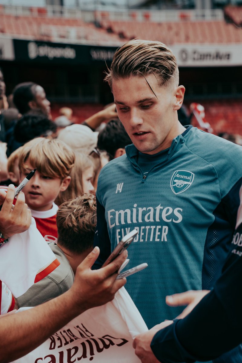 TobiOlasupo's tweet photo. Arsenal Open Training Session

📷: tknbyt https://t.co/C7SZEdsbW9