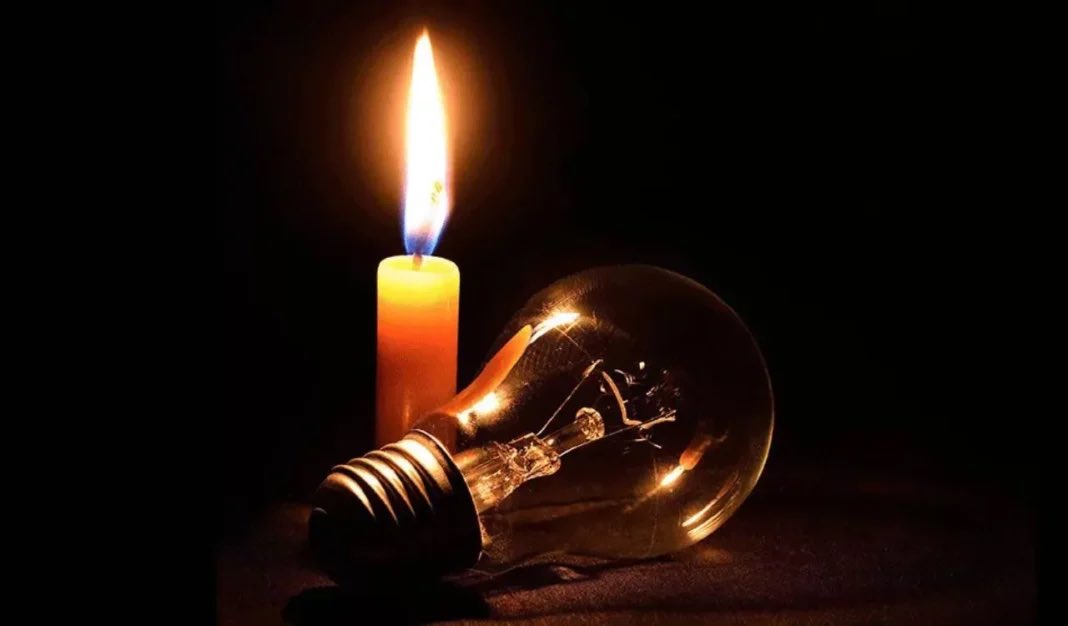 La noche y madrugada de ayer en Ciudad de los Jardines, en Ciudad Modelo fue catastrófica. Una combinación angustiante de apagones, calor y sus derivados, bastó para una mala noche y sus consecuencias. <a href="/EdeesteRD/">Edeeste Dominicana</a> <a href="/CDEEE_RD/">CDEEERD</a>