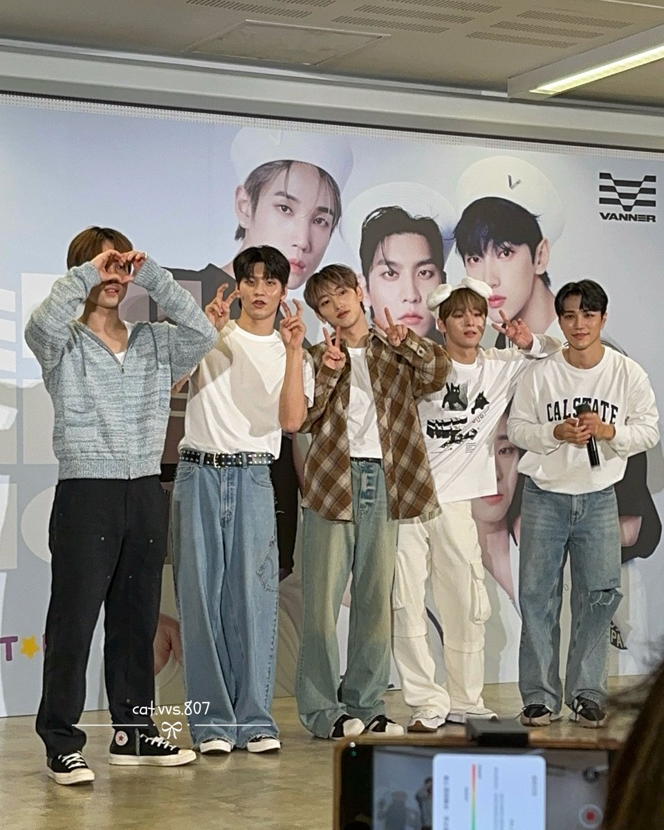 너희가 계속 활동만 해준다면, 나는 언제까지나 너의 vvs이고 싶어, 고맙고 사랑해❤️

20231126 K-monstar 대면

내 인생 첫 팬싸회☺️

#VANNER #배너