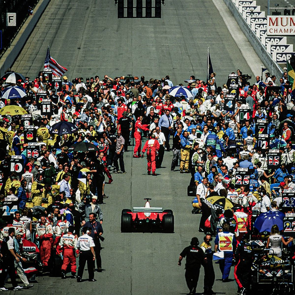 Michael Schumacher arriving to the grid for the 2002 US Grand Prix.

Still one of the coldest motorsport photos of all-time 🥶