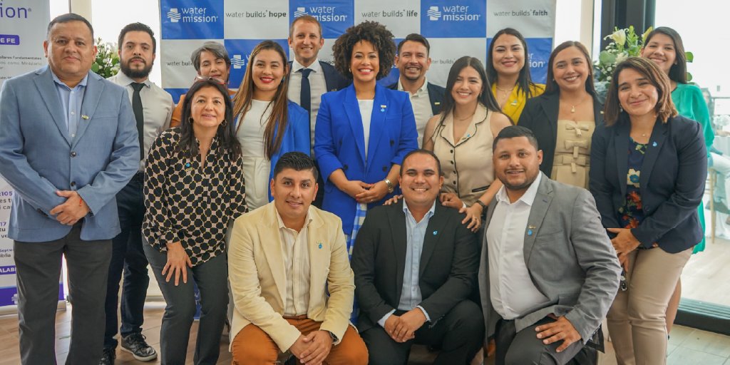 WaterMissionHN's tweet photo. Más de 800,000 hondureños ya tienen acceso a #AguaSegura 💧 gracias a 18 años de trabajo de @water_mission y sus aliados estratégicos. Hoy inauguramos nuestra 4ta oficina en Tegucigalpa 🇭🇳 para ampliar proyectos de agua y saneamiento junto a comunidades e instituciones. https://t.co/ZAk5Bk2zFy