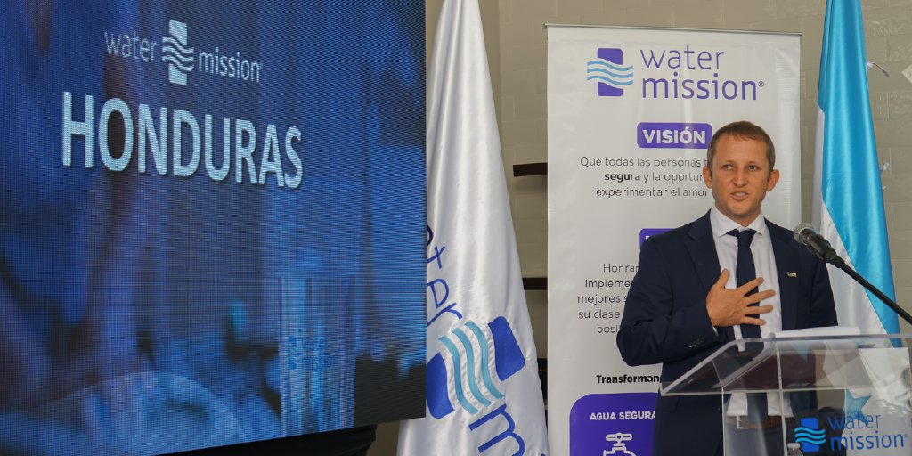 WaterMissionHN's tweet photo. Más de 800,000 hondureños ya tienen acceso a #AguaSegura 💧 gracias a 18 años de trabajo de @water_mission y sus aliados estratégicos. Hoy inauguramos nuestra 4ta oficina en Tegucigalpa 🇭🇳 para ampliar proyectos de agua y saneamiento junto a comunidades e instituciones. https://t.co/ZAk5Bk2zFy