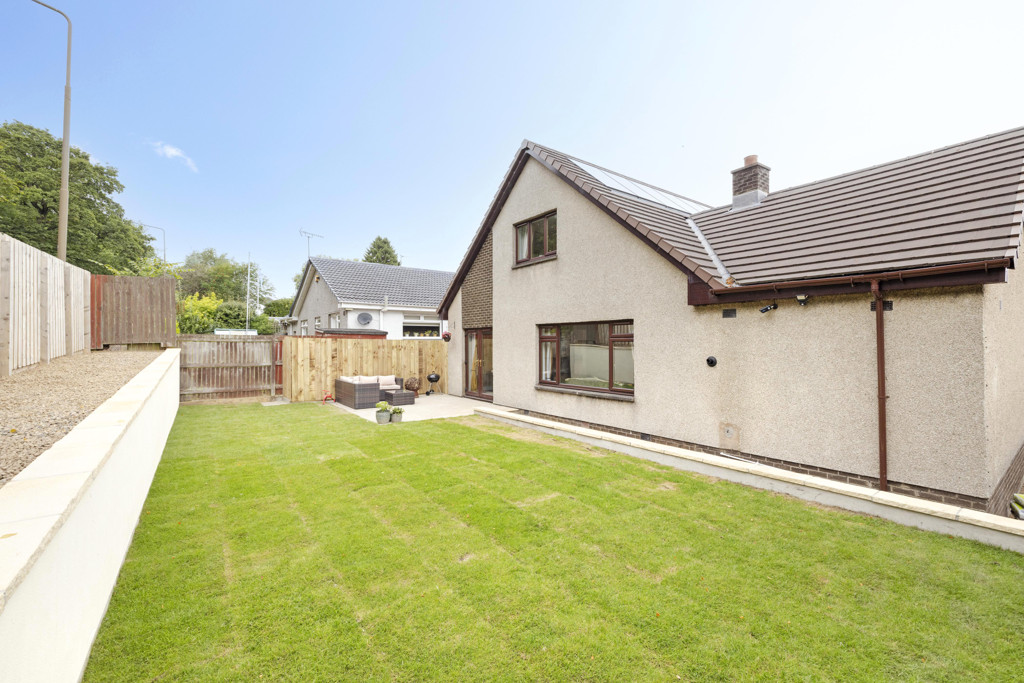Maclardy Court, Uphall
- Spacious Detached Chalet Villa in Move-In Condition 
- Large Sitting Room 
- Dining Room 
- Fitted Kitchen with Integrated Appliances 
- Utility Room 
- Four Double Bedrooms 
- Two Bathrooms 
- Private Gardens 
- Single Garage and Tandem Driveway

Offers