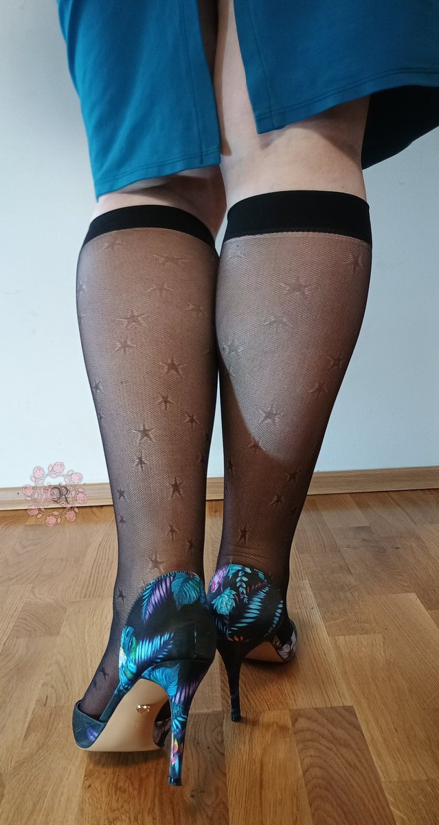 rubyrosewd's tweet image. This is the combo I was actually asking about... 😊👇🫦
xoxo 💋💋 Ruby

#nylonfetısh #kneehigh #highheels #officeattire #legsinhosiery