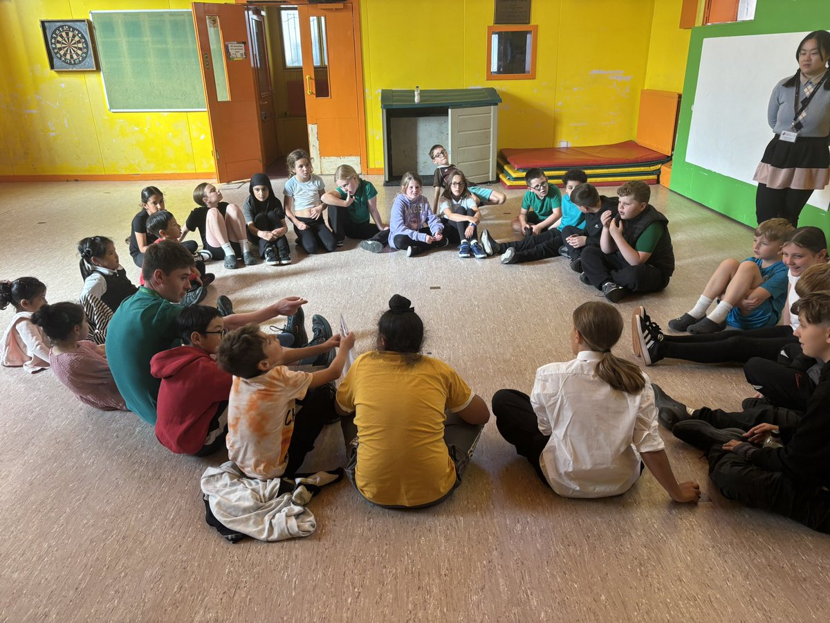 PilmenyDevProj's tweet image. Week 2 Youth Cafe 5-12yrs⭐️

Group tonight had more unstructured play with table tennis, badminton, volleyball. Arts crafts / xbox &amp;amp; a STEM science experiment- coke &amp;amp; mentos 🤎

Young people got free books to take home 📚

#youthwork #buildingfriendships #inclusion