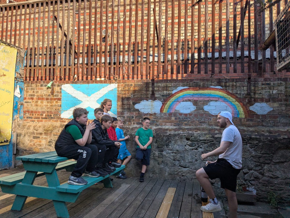 PilmenyDevProj's tweet image. Week 2 Youth Cafe 5-12yrs⭐️

Group tonight had more unstructured play with table tennis, badminton, volleyball. Arts crafts / xbox &amp;amp; a STEM science experiment- coke &amp;amp; mentos 🤎

Young people got free books to take home 📚

#youthwork #buildingfriendships #inclusion