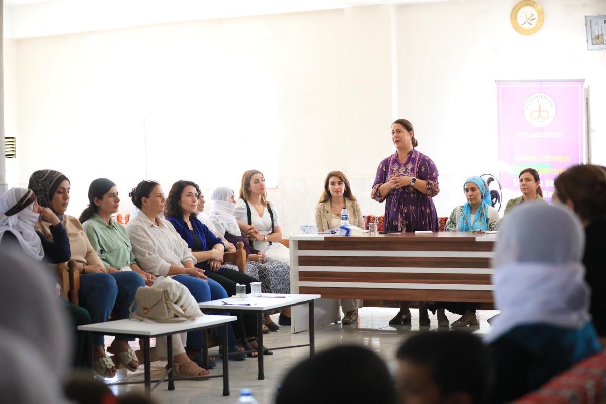 Bugün Amed ilçe belediye eşbaşkanlarımız ile birlikte, Dicle ilçemizi ziyaret ettik. Dicle belediyesi kadın dinlenme merkezini, tadilatı yeni tamamlanan ve hizmete girecek olan kadın spor merkezini yerinde gezdik. 
Yine kent merkezinde esnaf ziyareti gerçekleştirdikten sonra, Şex