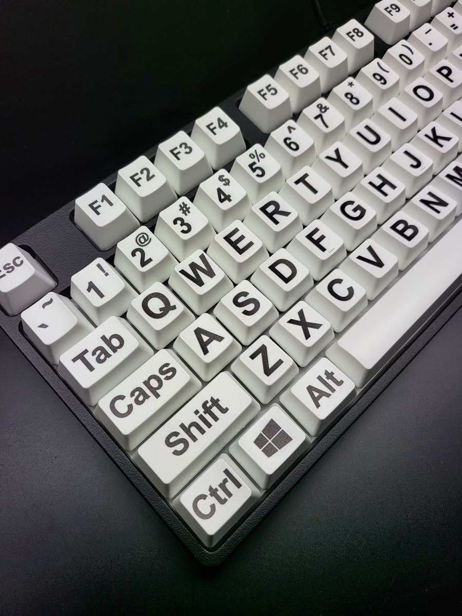 formulafakers's tweet photo. 🚨 | BREAKING: Lando Norris has just purchased a mechanical keyboard:

“I don’t know what the symbols mean but I like how it clicks!” https://t.co/vmtl3Esr3p