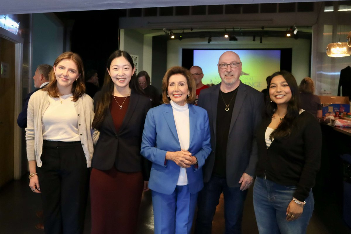 MITAppInventor's tweet image. It was an honor to introduce @MITAppInventor at the Congressional App Challenge Bootcamp in SF hosted by @CongressionalAC & @SeedAIOrg.
Over 100 Bay Area students had the chance to try building their very own AI-powered art apps! 🚀🎨
