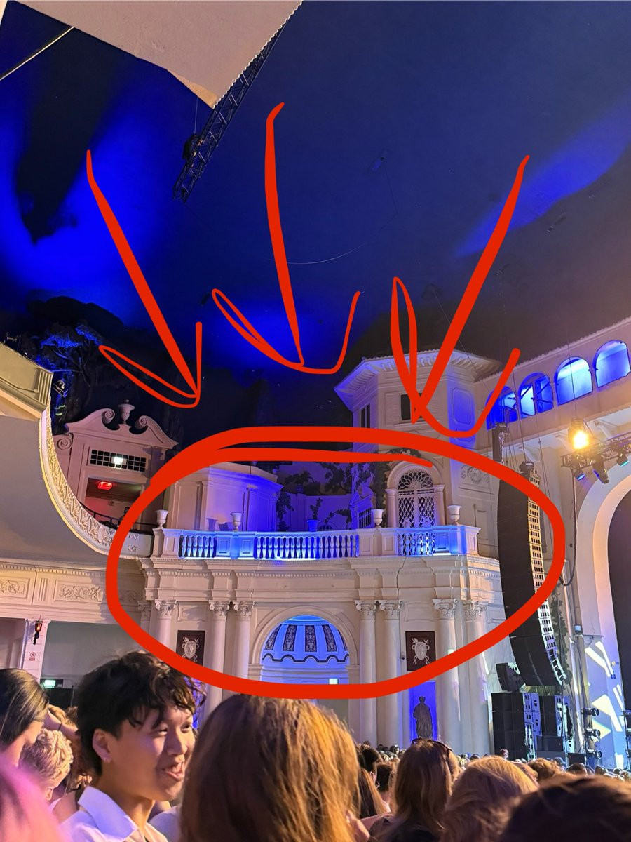 awtyannie's tweet photo. how do I get up there please @O2 #wallows #ihavepriority #vipoo https://t.co/mHH1UoeXHB