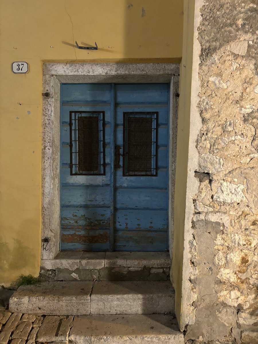 futureworld_777's tweet photo. #door 37 https://t.co/CN6oPVbQDS