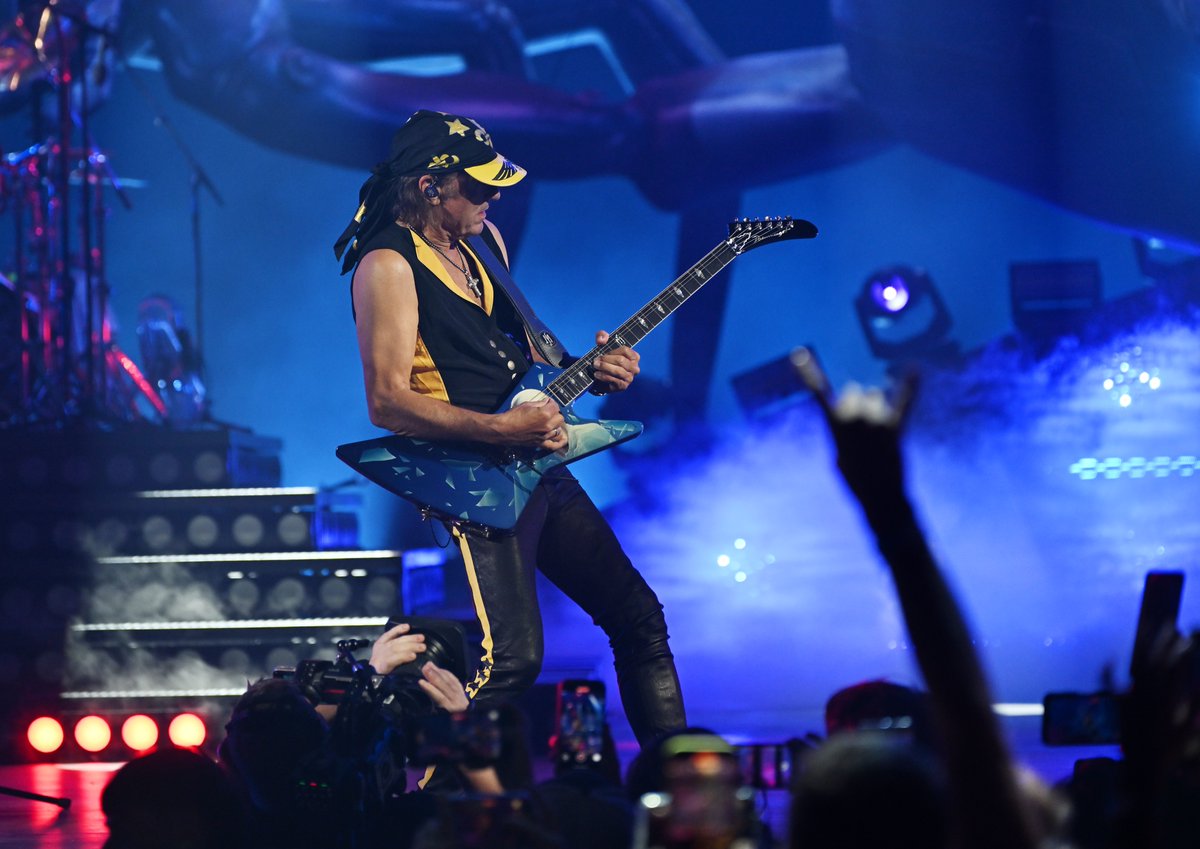 scorpions's tweet photo. Coming Home to Las Vegas. Ready to rock you like a HURRICANE!!! 🦂🦂🦂

📸 @denisetruscello https://t.co/zfS6vkoazF
