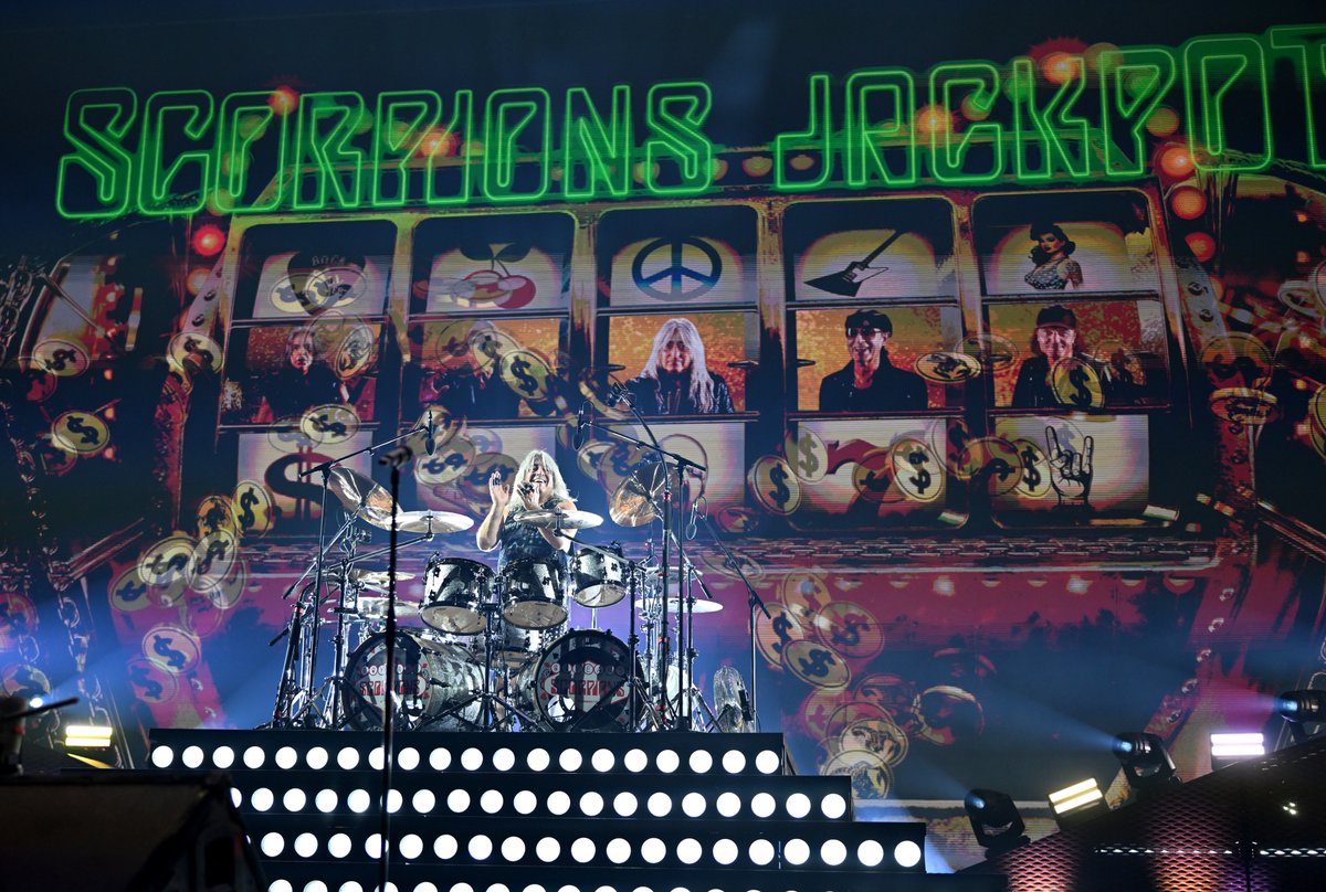 scorpions's tweet photo. Coming Home to Las Vegas. Ready to rock you like a HURRICANE!!! 🦂🦂🦂

📸 @denisetruscello https://t.co/zfS6vkoazF