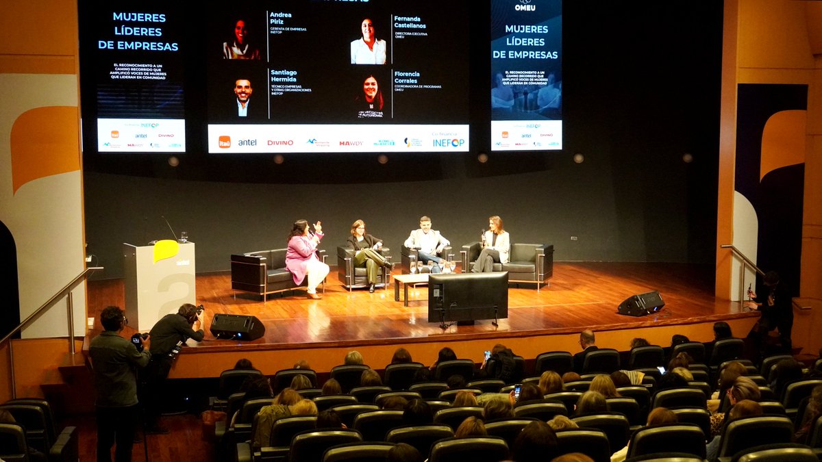 INEFOPoficial's tweet photo. #Novedades ➡️ Con la presencia de Juan Andrés Roballo y Abigail Puig, directores de INEFOP, hoy participamos en la presentación de resultados de “Mujeres Líderes de Empresas” de @omeu_uy, un programa apoyado por el Instituto.

#INEFOP #OMEU #MujeresLíderes #Empresas