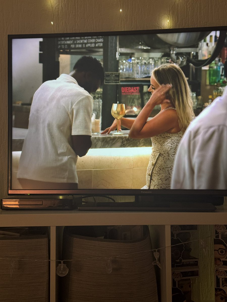 EssenceOf_Anna's tweet photo. These two actually REPULSE me 🤢 #LoveIsBlind #LoveIsBlindUK https://t.co/7rTWqs76tz