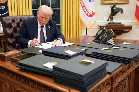 BREAKING:

President Trump has just signed an executive order requiring an audit of EVERY NGO which relies on federal funding!

What's your opinion on this?