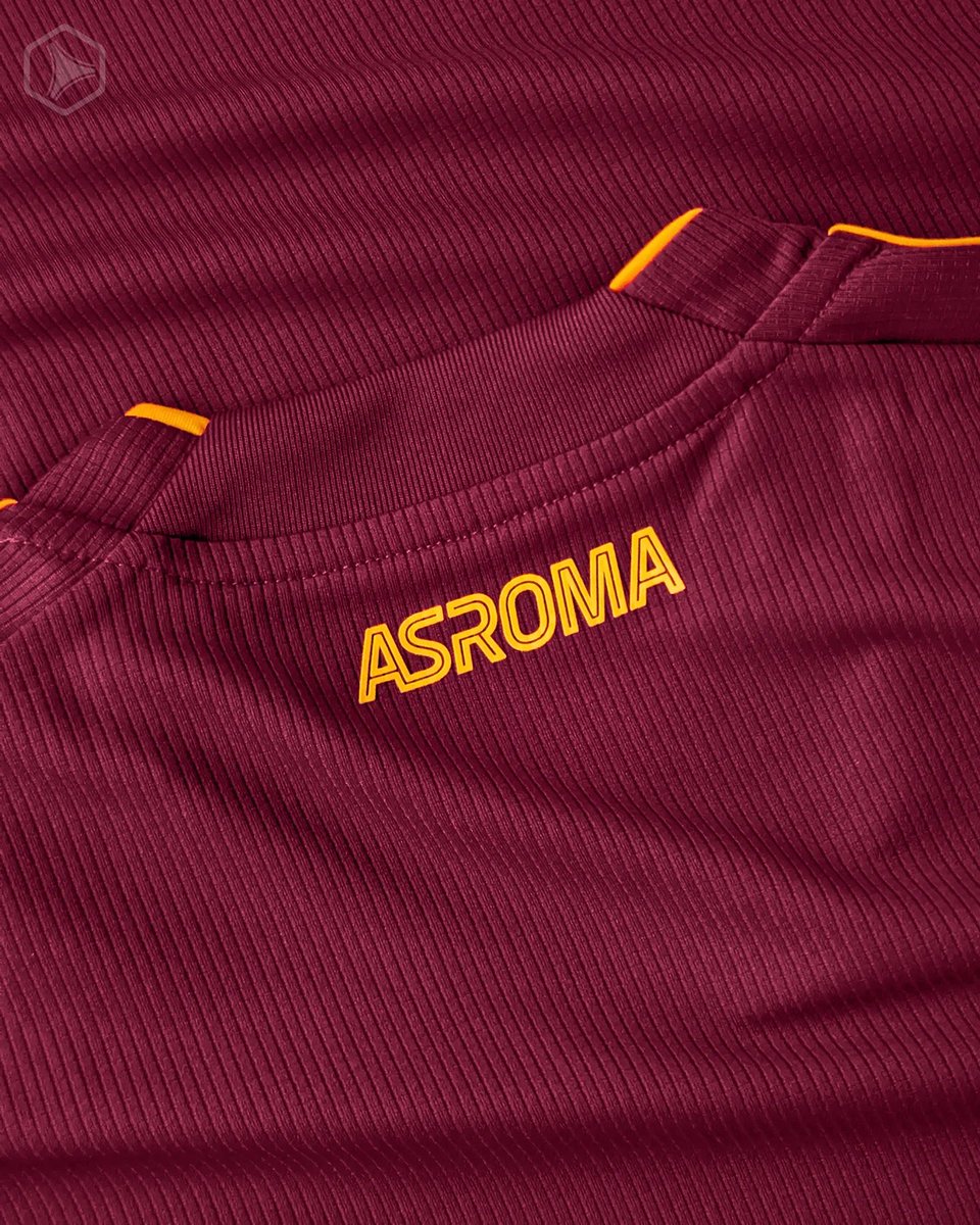 Marca de Gol (@marcadegol) on Twitter photo 🐺🇮🇹 AS Roma x <a href="/adidasfootball/">adidas Football</a> | Camiseta titular 25/26
Tradicional casaca con un estilo de mediados de la década de los 2000. Bienvenido sea el retorno del naranja. La tela acanalada le sube unos puntos.
👉🏻 marcadegol.com/2025/08/review… 🐺🇮🇹 AS Roma x <a href="/adidasfootball/">adidas Football</a> | Camiseta titular 25/26
Tradicional casaca con un estilo de mediados de la década de los 2000. Bienvenido sea el retorno del naranja. La tela acanalada le sube unos puntos.
👉🏻 marcadegol.com/2025/08/review…