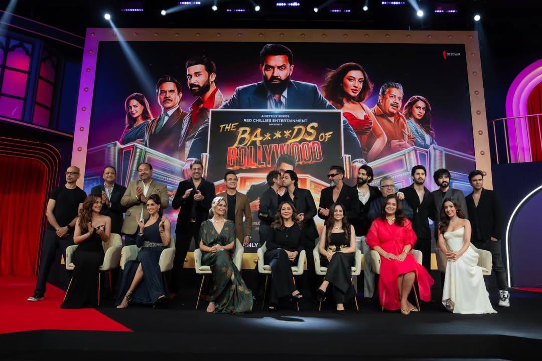 SRKCHENNAIFC's tweet photo. More Pics-1: A star studded evening at The Ba***ds Of Bollywood preview event.

@iamsrk @gaurikhan @RedChilliesEnt @NetflixIndia @BilalS158

#ShahRukhKhan #AryanKhan #TheBadsOfBollywood #TheBadsOfBollywoodOnNetflix https://t.co/HsWomQk29U