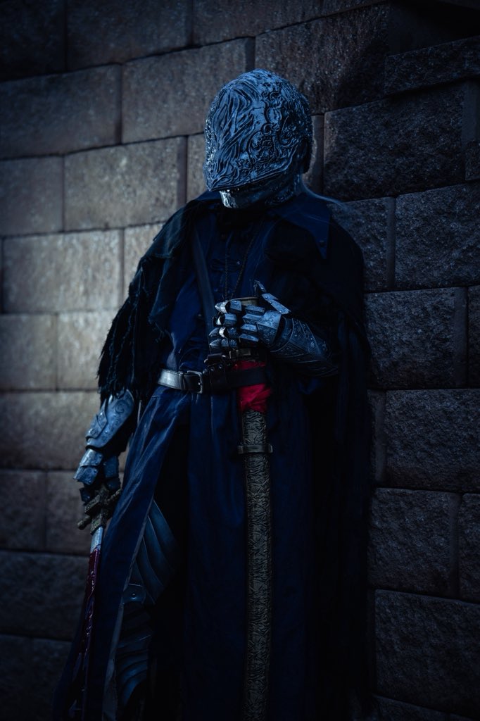 cyberlillycos's tweet photo. the bloody crow of cainhurst (again) 

📸: @TylerHaunts https://t.co/1wmKIFaaFM