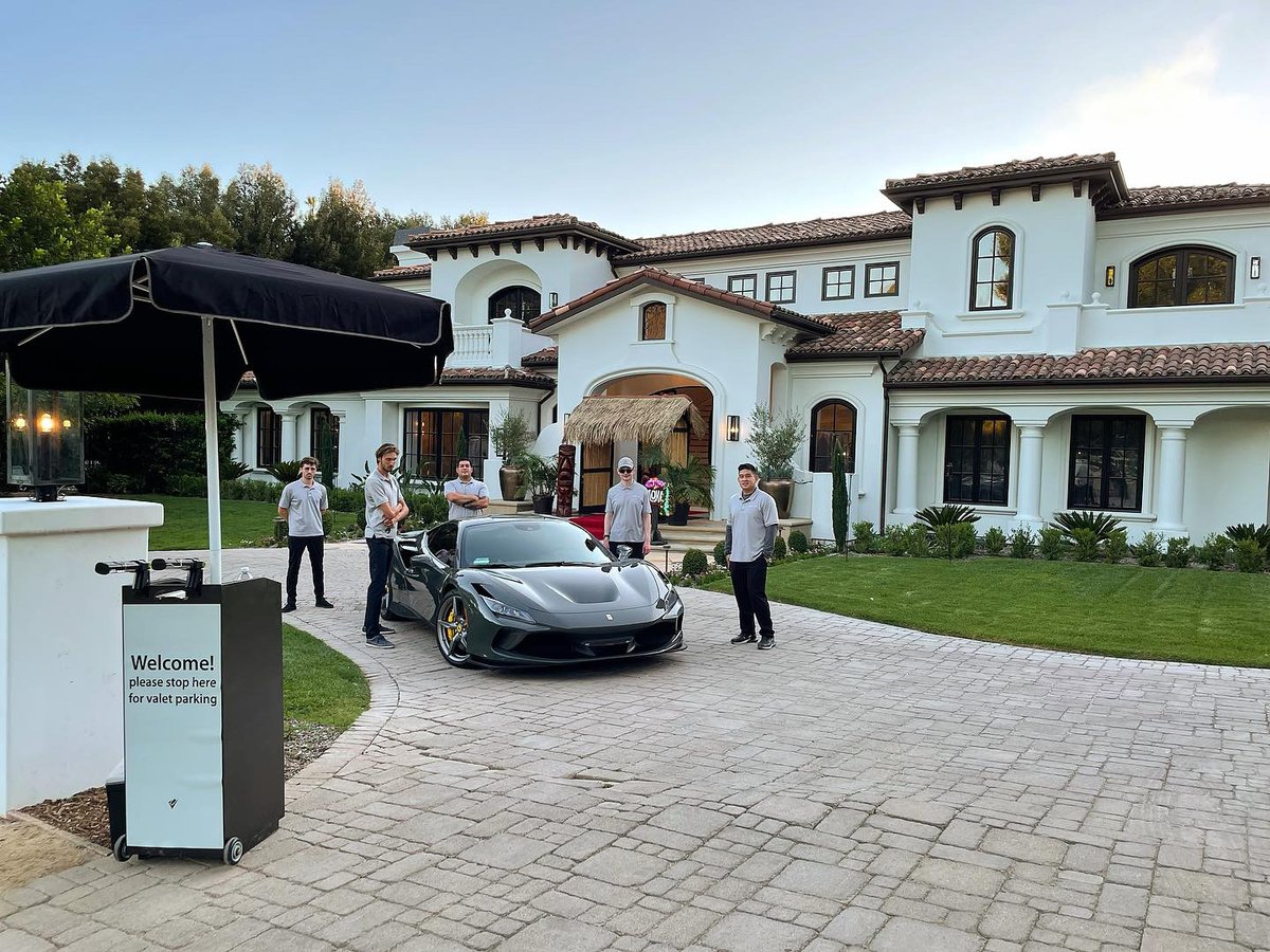 Vantage Parking tweet media