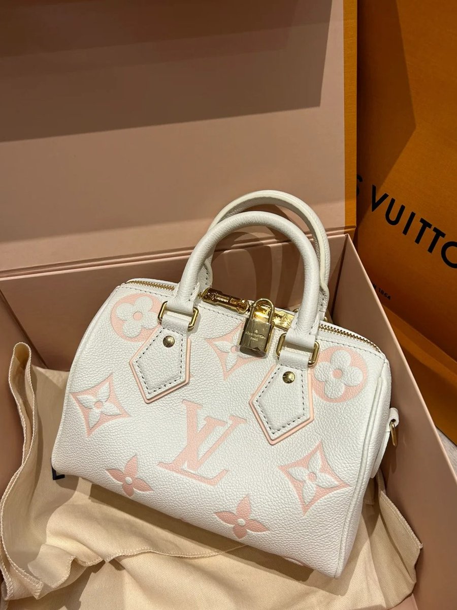 Happiness is spelled H-A-N-D-B-A-G 👜💫💎