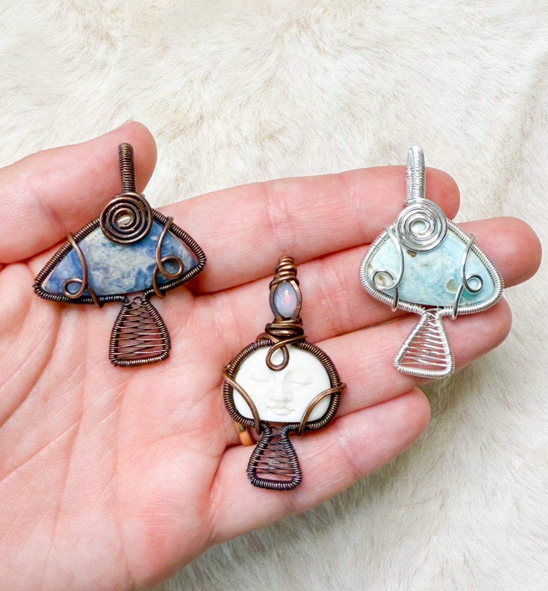 mildhippie's tweet photo. handful of crystal mushroom necklaces 🩵🍄

available Friday 8/22 at 8pm eastern time https://t.co/OgROtrUESh