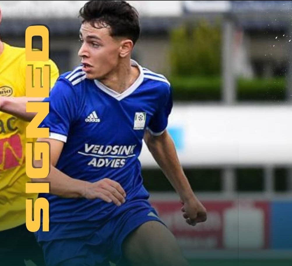 Aanvaller Karim Russens (20) is aan de selectie van eersteklasser RKSV Nuenen toegevoegd. De Eindhovenaar speelde de afgelopen twee seizoenen bij Nuenen O23 en liet zich in de voorbereiding bij het eerste elftal zodanig gelden dat hij is overgeheveld naar de hoofdmacht.