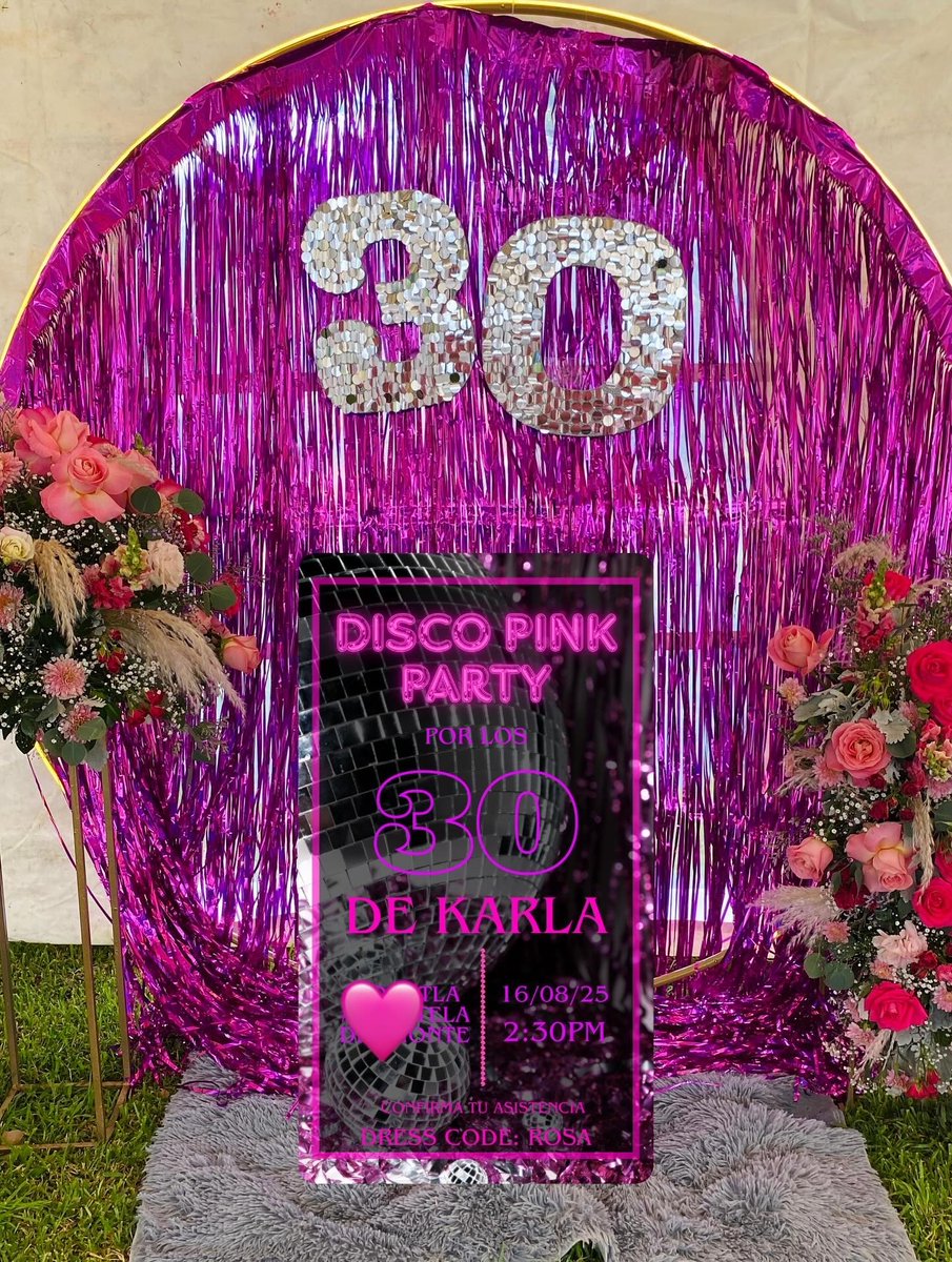 ItsKarlaRV's tweet photo. Mi noviecito me hizo una fiestota sorpresa 🥹🪩🎀✨ 3 meses planeándola para sorprenderme, sin duda soy la más afortunada por tenerlo en mi vida 🥹🦷❤️ https://t.co/KNpRsM4KUx