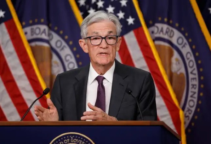 Moneygurudigi's tweet photo. July FOMC minutes are out.
The Fed sees inflation as a bigger threat than jobs.
Tariffs are quietly pushing costs to consumers.
Markets bet on a September cut, but the Fed isn’t rushing.
#CryptoIndia #FOMCWatch #Markets https://t.co/Abk33GmJDV