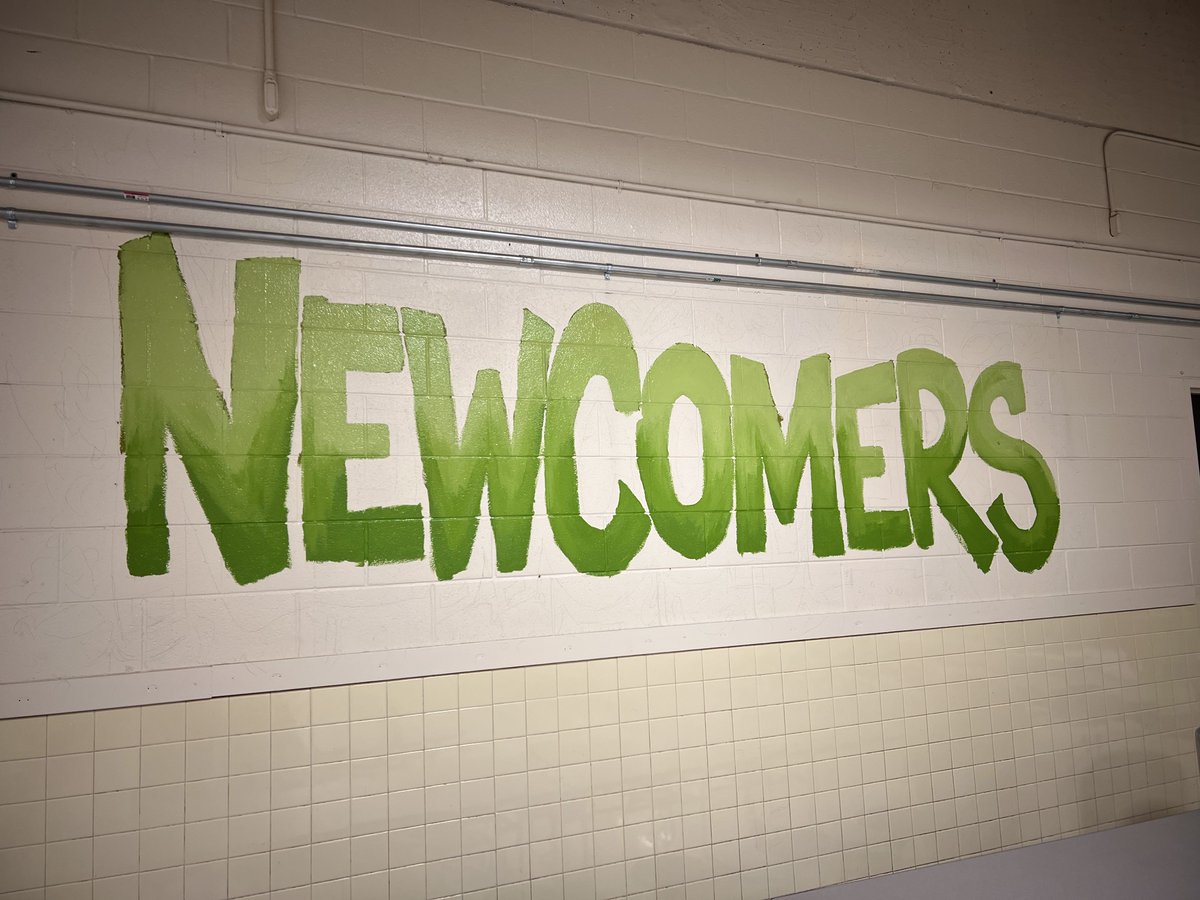 GCSchoolsNC's tweet image. #BackToGCS | Doris Henderson Newcomers is ready to kick off a new year with two new beautiful murals to refresh the school. Arts education director Leigh Ann Little and staff worked to complete these projects before students returned to school.🌳🖌️