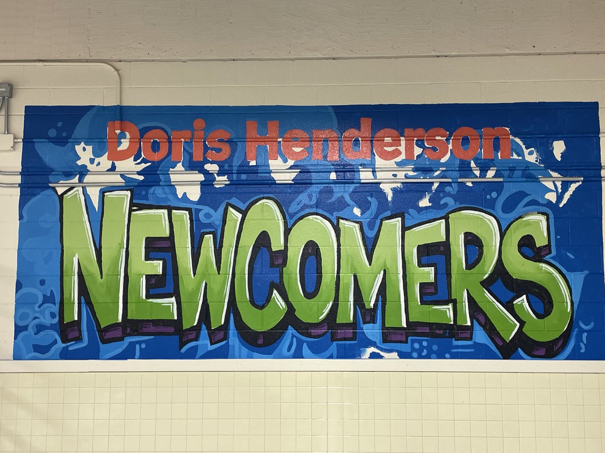 GCSchoolsNC's tweet image. #BackToGCS | Doris Henderson Newcomers is ready to kick off a new year with two new beautiful murals to refresh the school. Arts education director Leigh Ann Little and staff worked to complete these projects before students returned to school.🌳🖌️