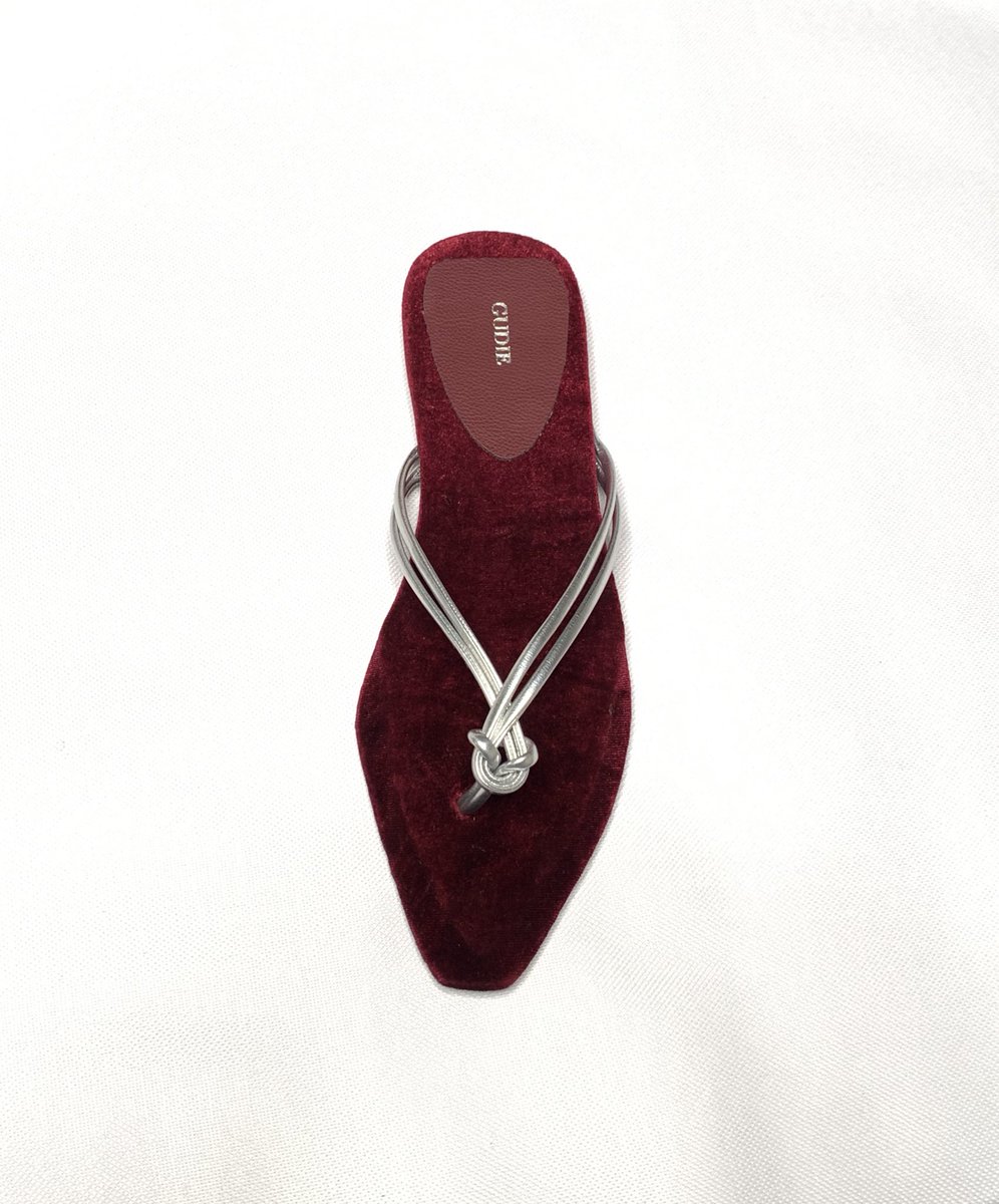 It’s not just a slippers, it’s ART.

Price: N10,000

gudie.bumpa.shop