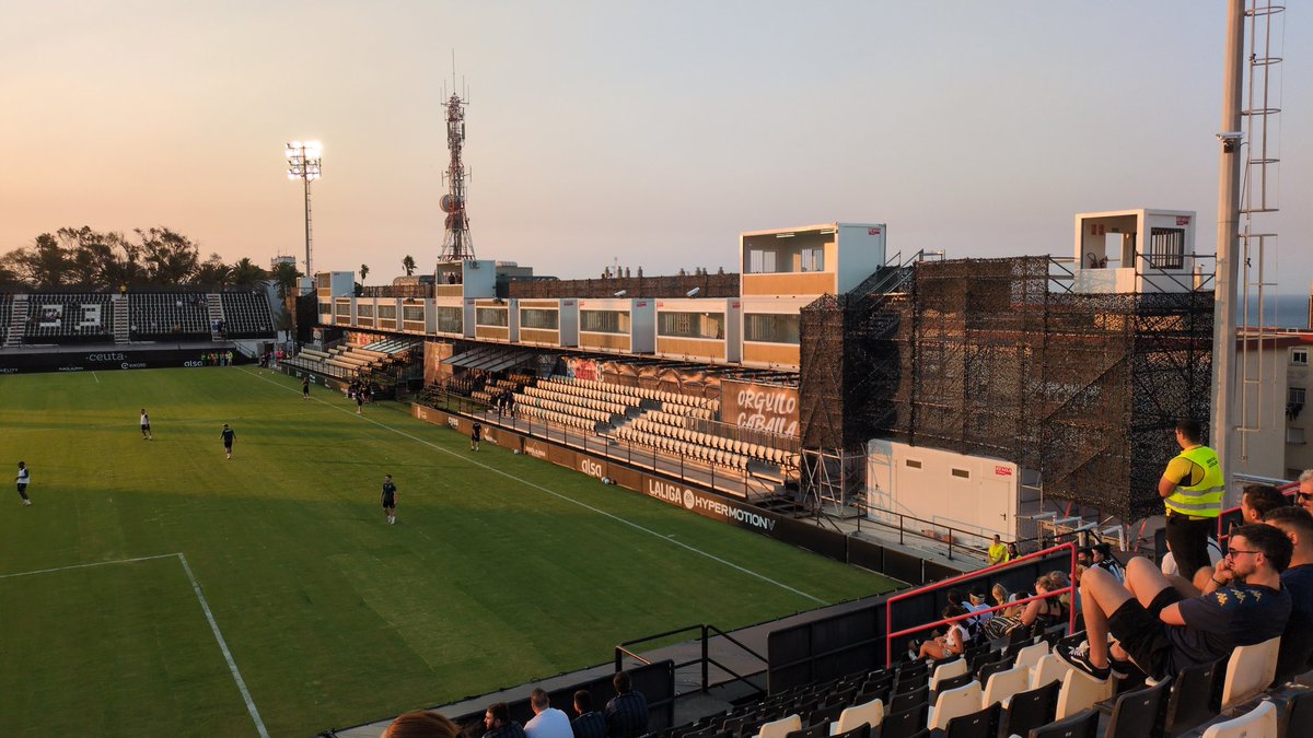 El Alfonso Murube (casi) listo para el debut de la <a href="/ADCeuta_FC/">AD CEUTA FC</a> en Liga Hypermotion como local.

Quedan tres días.